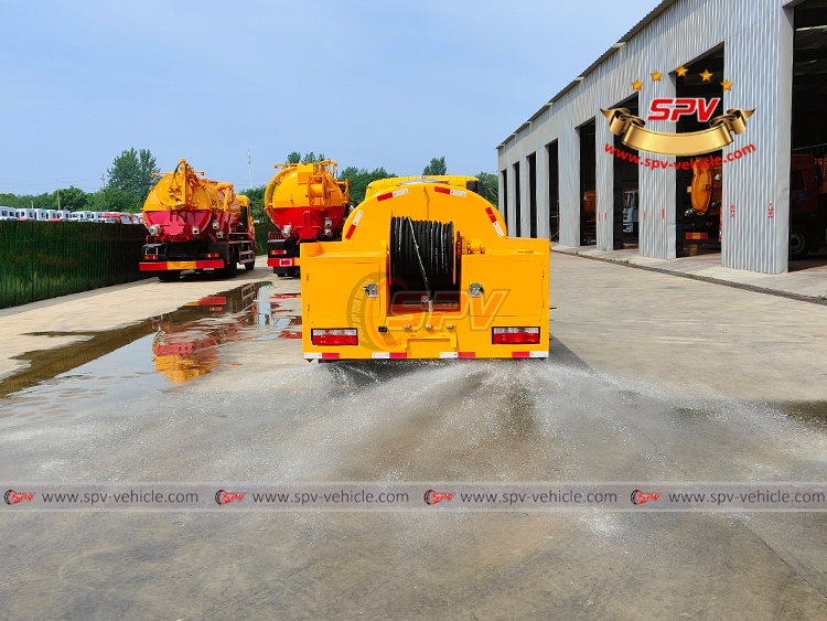 3,000 Litres Sewer Jetting Truck Dongfeng - Rear Spraying
